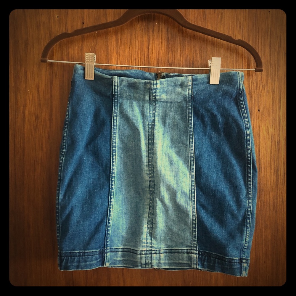 Free People 70’s Style Denim Mini Skirt LIKE NEW